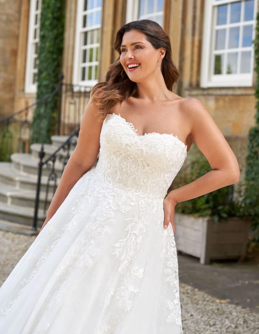Anna Sorrano Women's Ivory Ellanora Dress - Elegant & Timeless Style