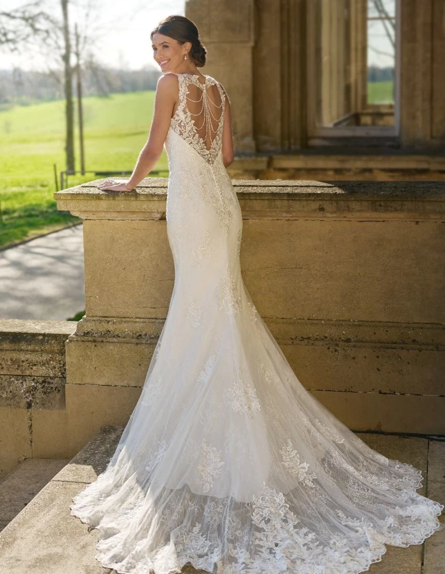Signature Collection Ivory Fynn Dress for Women - Elegant & Timeless Style