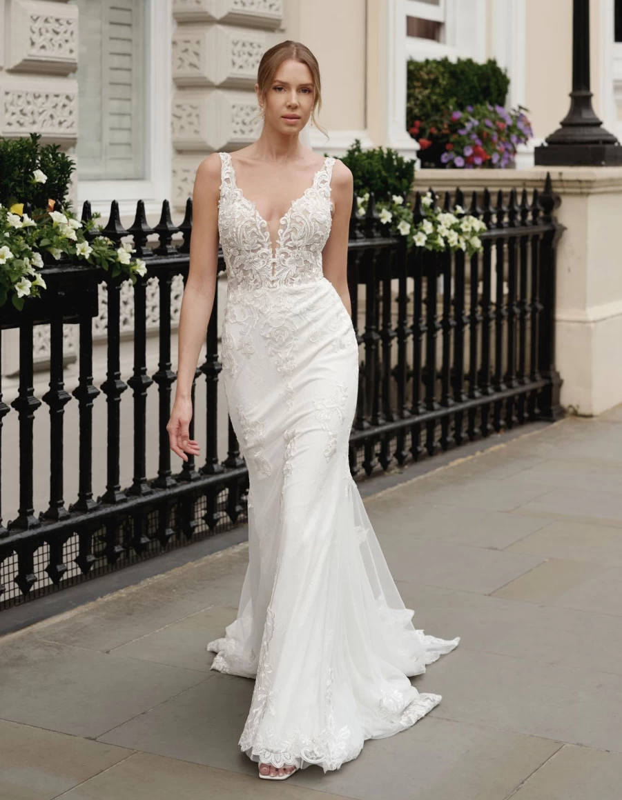 Signature Collection Frederika Ivory Dress for Women - Elegant & Timeless Style